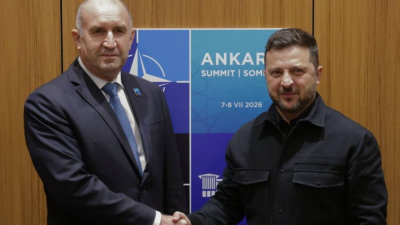Радев и Зеленски разговаряха в Анкара за енергийни проекти, украинският президент го покани в Киев